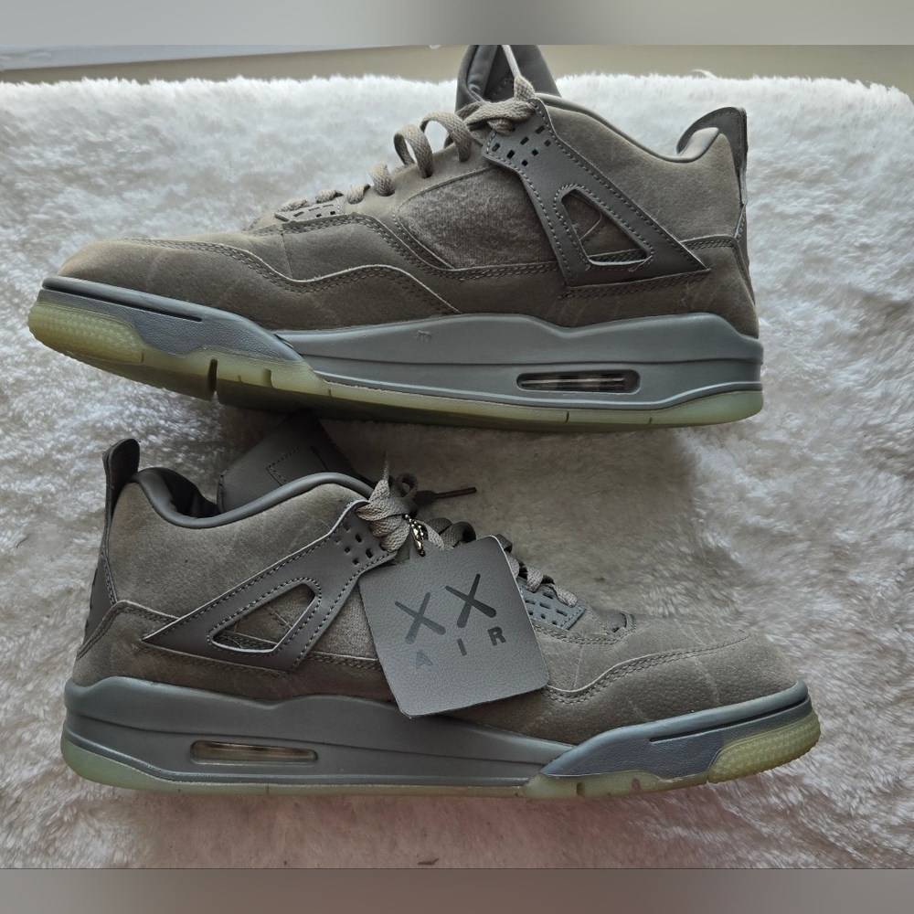 Air Jordan 4 Retro KAWS